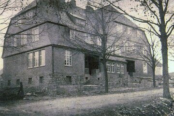 Hauptstrasse alte Volksschule Kopie